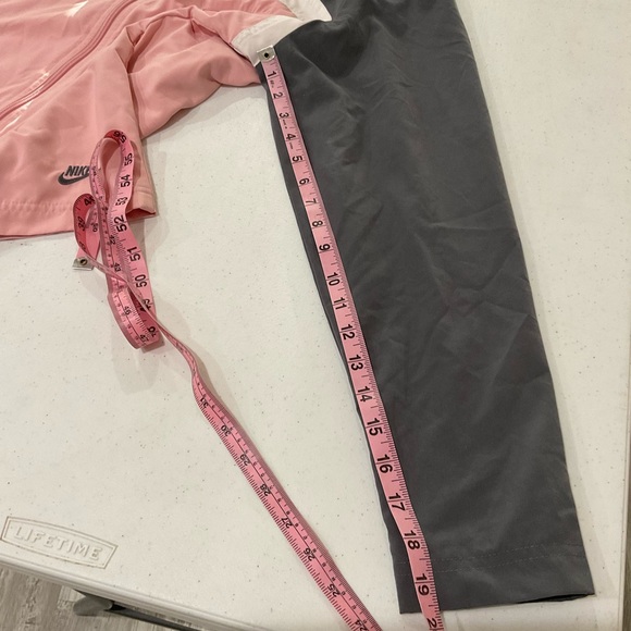 Nike Hooded Track Jacket Windbreaker Full Zip Pink & Grey Girls’ Size L (12-14) - Picture 9 of 12